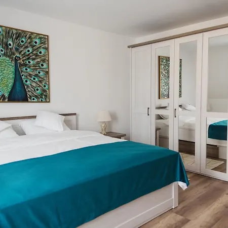 Helena Aparthotel *